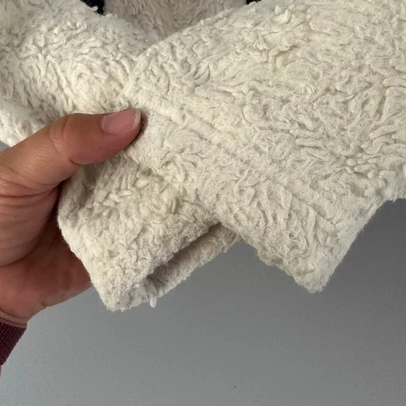 “MARMONT” White and Navy Teddy Jacket~tag says small but, more like Xtra Small. - Picture 6 of 10